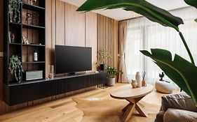 Pure Living Apartment W. Private Parking