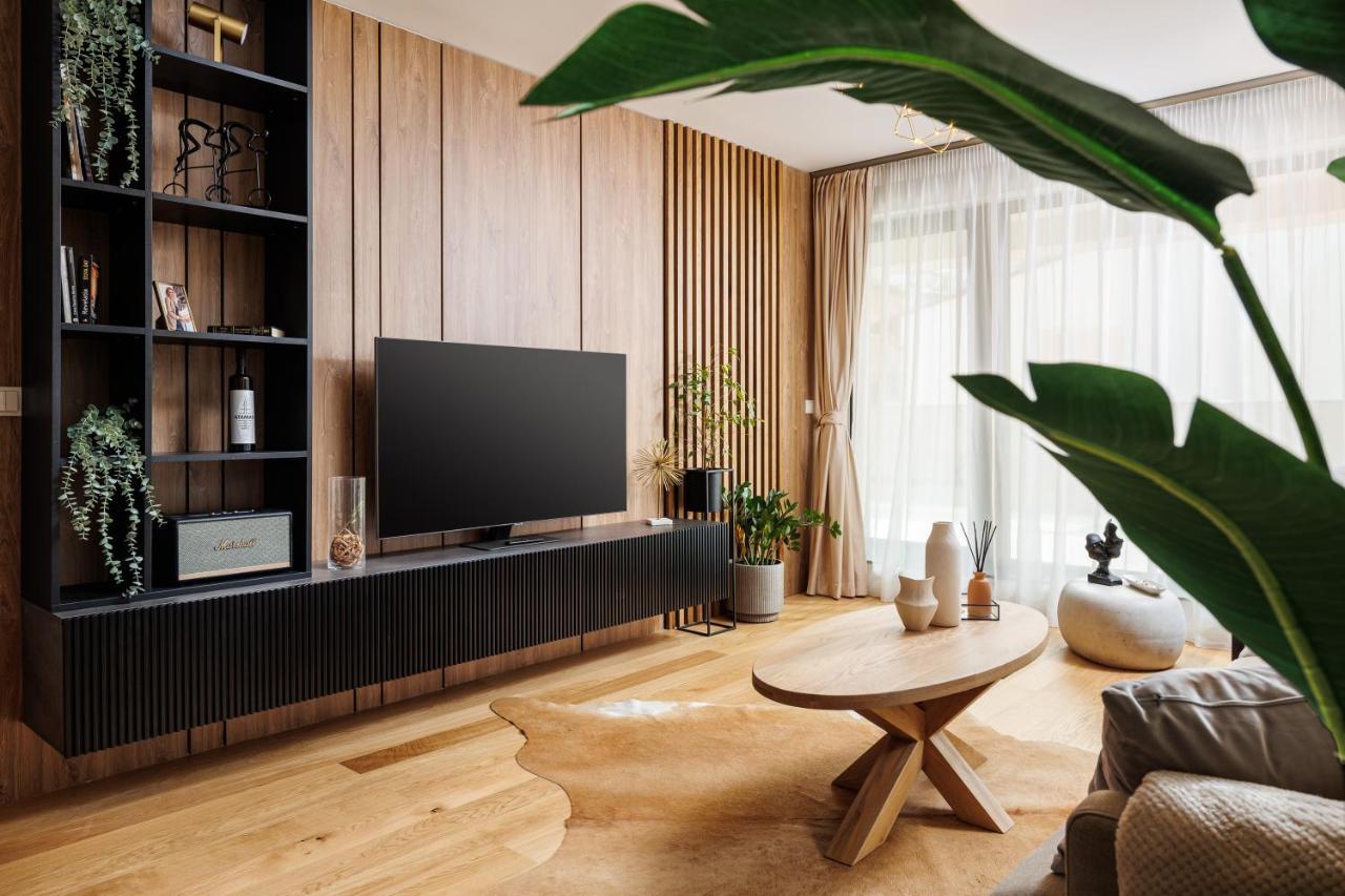 Pure Living Apartment W. Private Parking Brașov Exterior foto